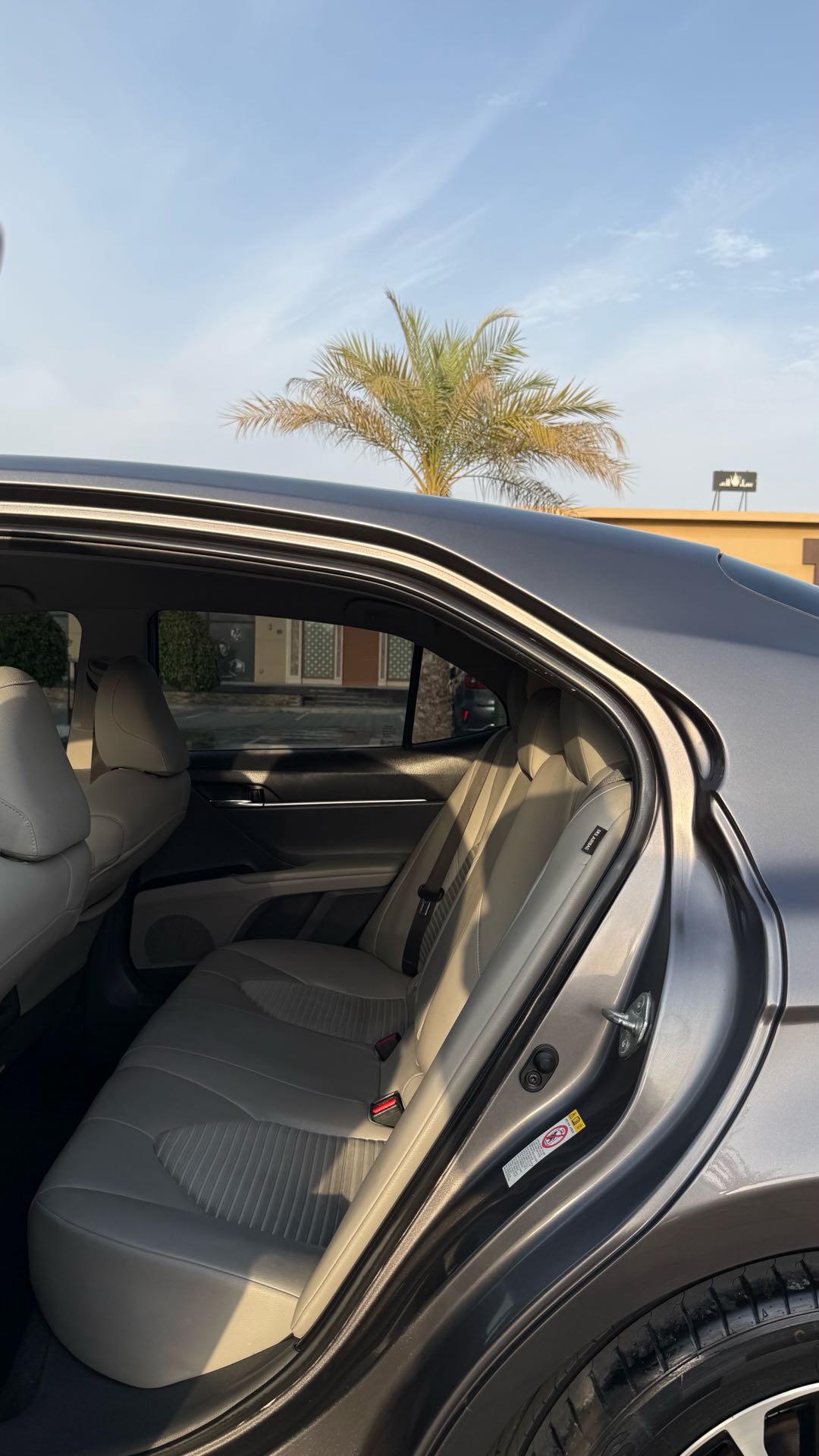 Car Image 2018 TOYOTA CAMRY SE