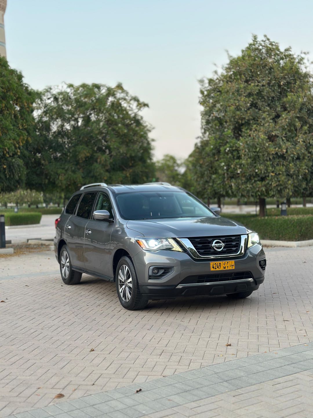 Car Image 2017 NISSAN PATHFINDER SV