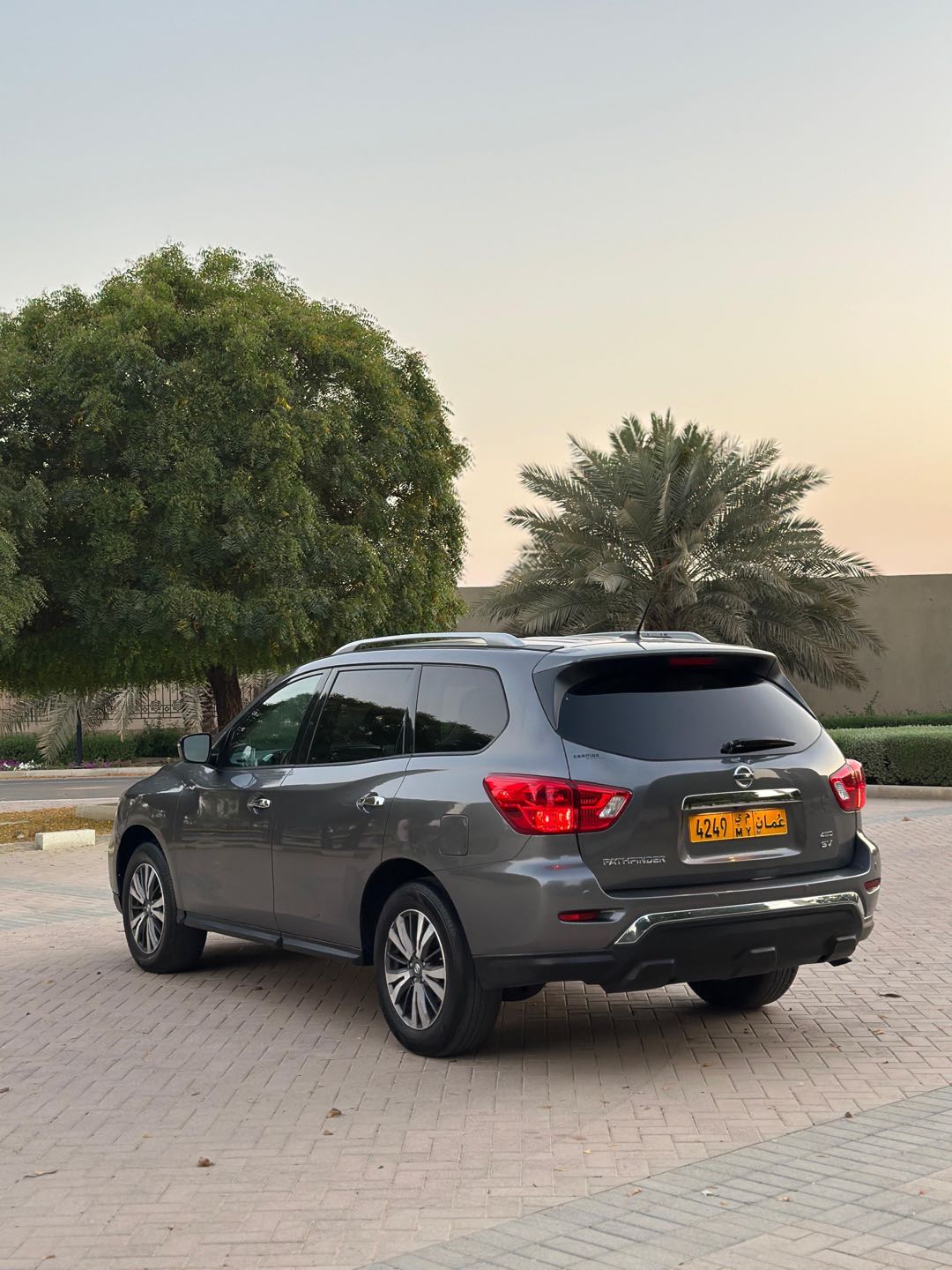 Car Image 2017 NISSAN PATHFINDER SV