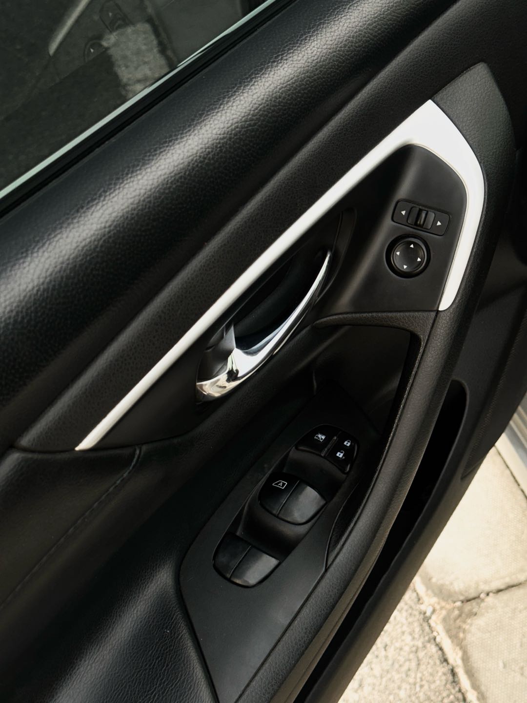 Car Image 2016 NISSAN ALTIMA SR