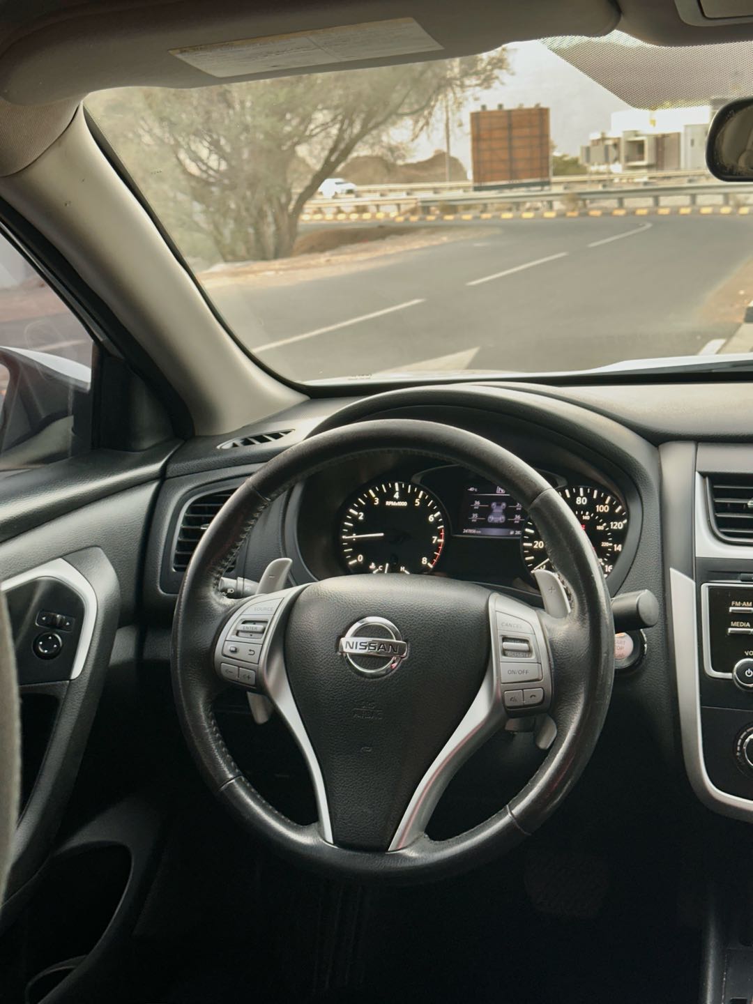 Car Image 2016 NISSAN ALTIMA SR