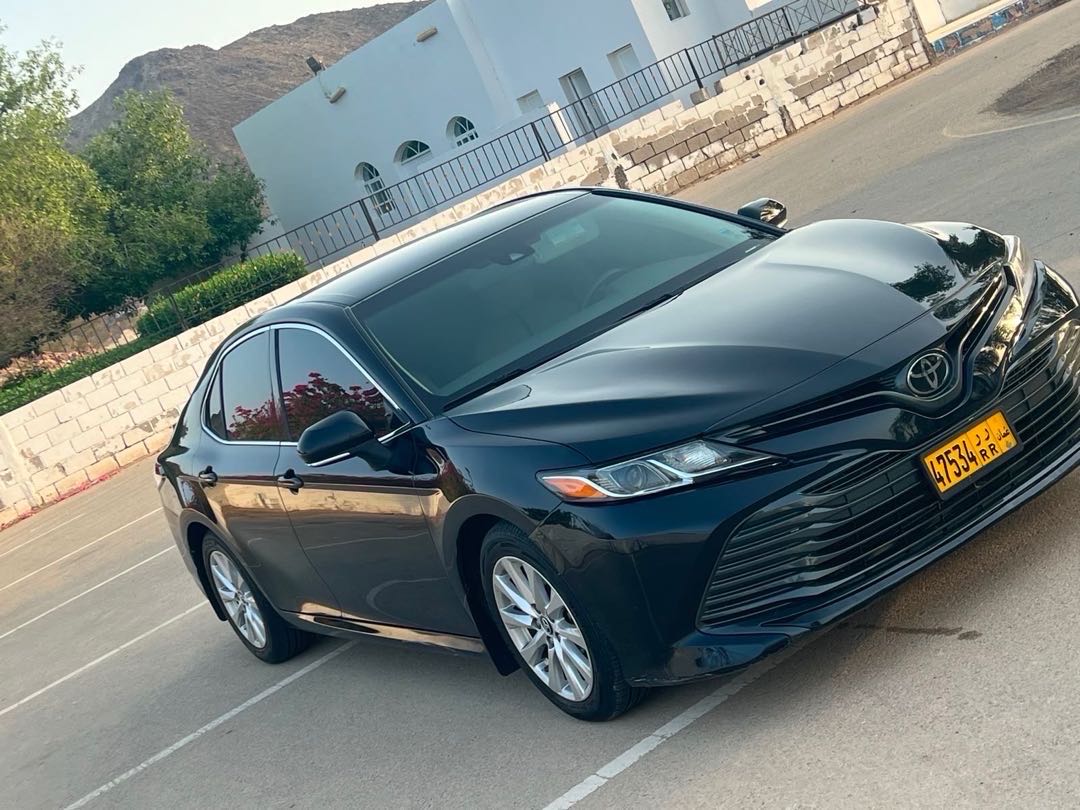 Car Image 2018 TOYOTA CAMRY LE