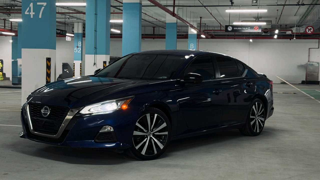 Car Image 2022 NISSAN ALTIMA SR
