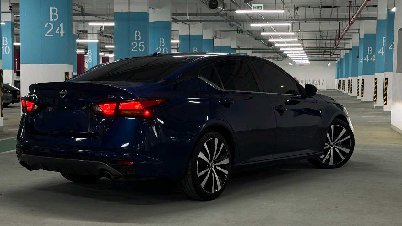 Car Image 2022 NISSAN ALTIMA SR