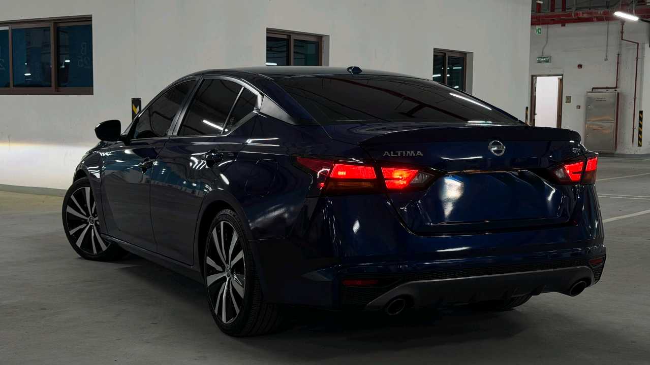 Car Image 2022 NISSAN ALTIMA SR