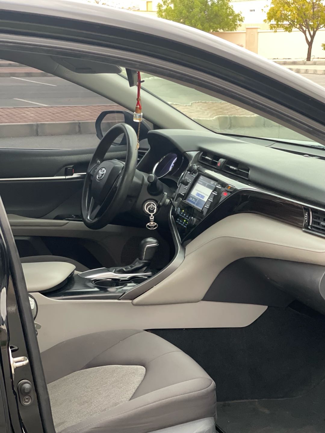 Car Image 2019 TOYOTA CAMRY LE