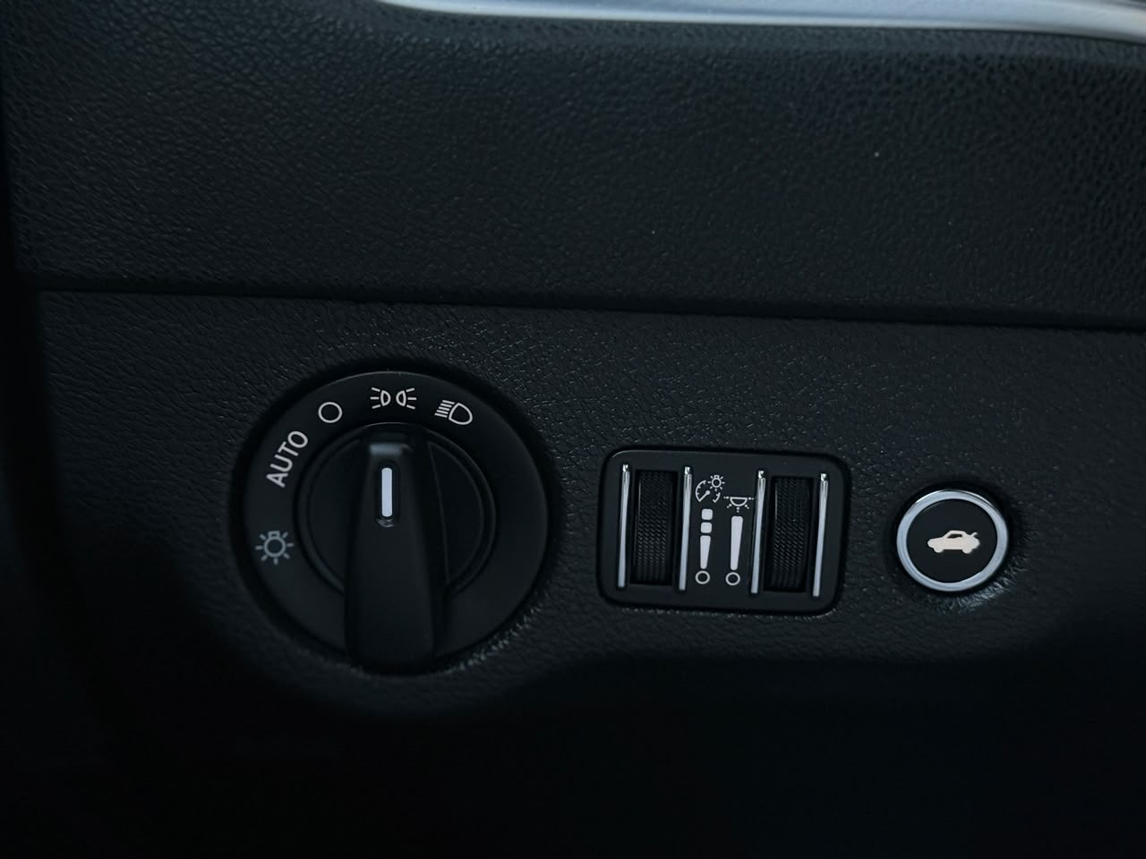 Car Image 2021 DODGE CHARGER SXT