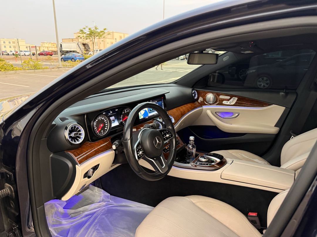Car Image 2019 MERCEDES E Class 300