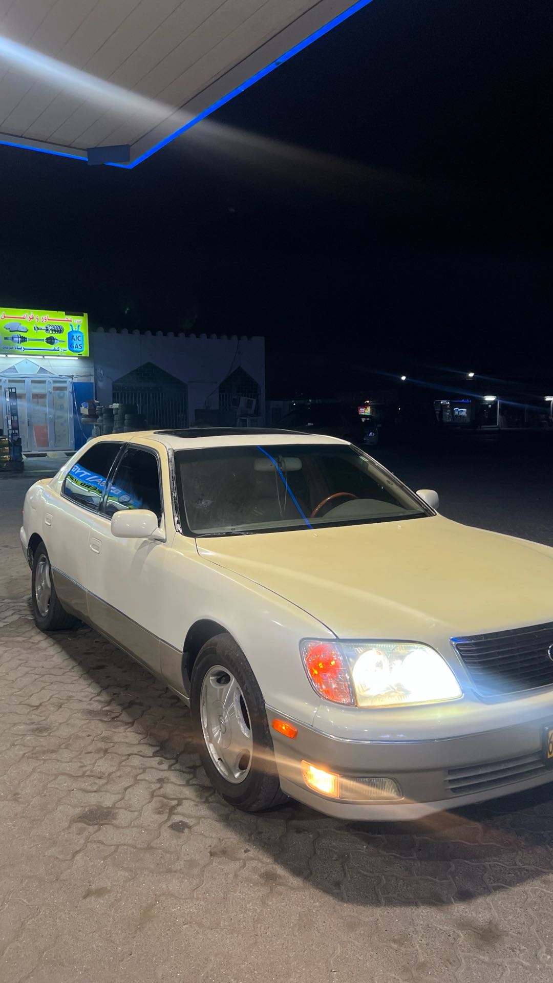 Car Image 1998 LEXUS LS 400