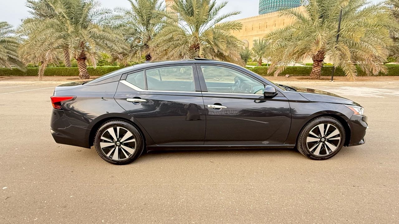 Car Image 2019 NISSAN ALTIMA SV