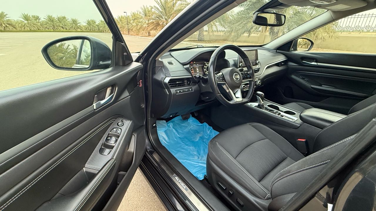 Car Image 2019 NISSAN ALTIMA SV