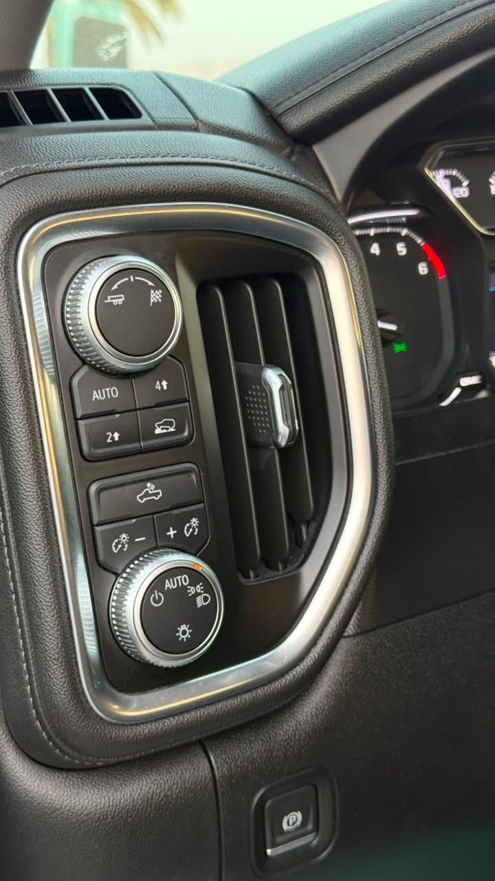 Car Image 2019 GMC SIERRA SLE