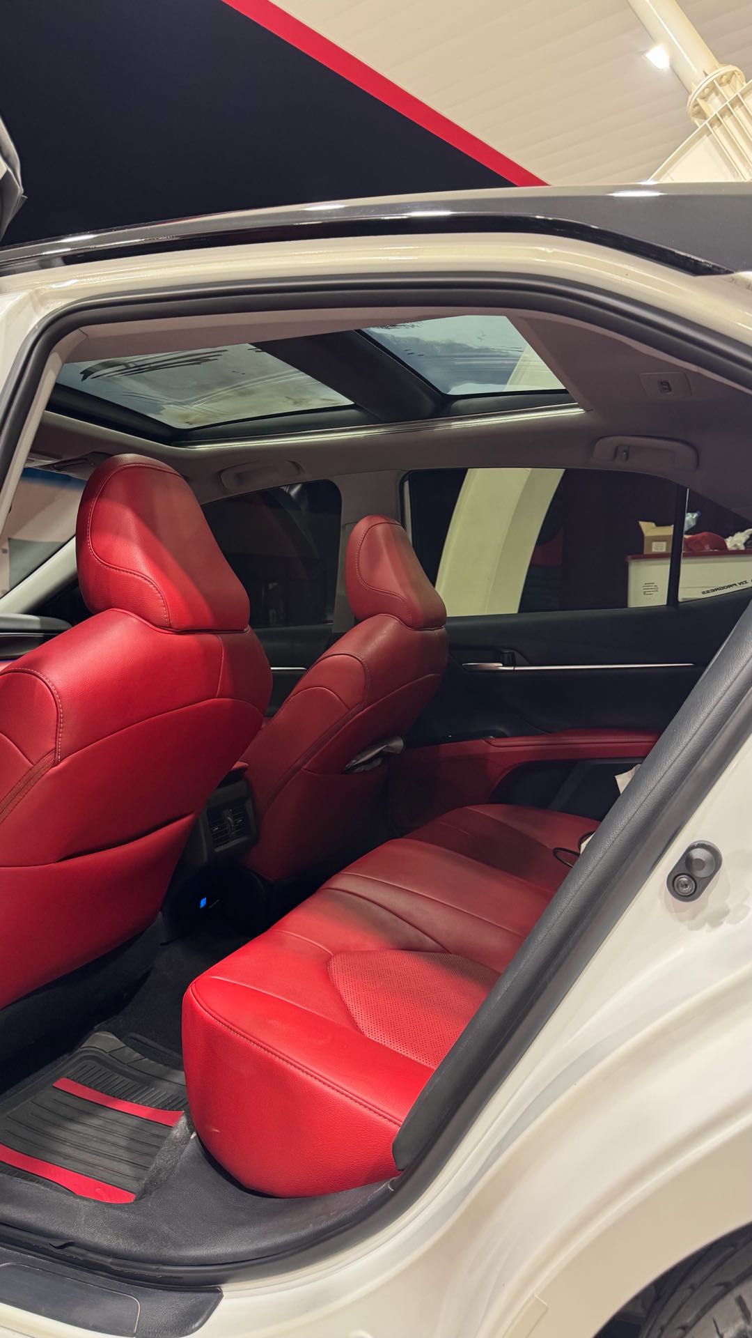 Car Image 2019 TOYOTA CAMRY XSE