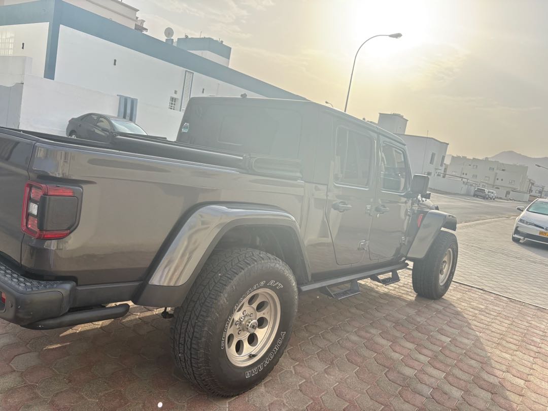 Car Image 2020 JEEP GLADIATOR 