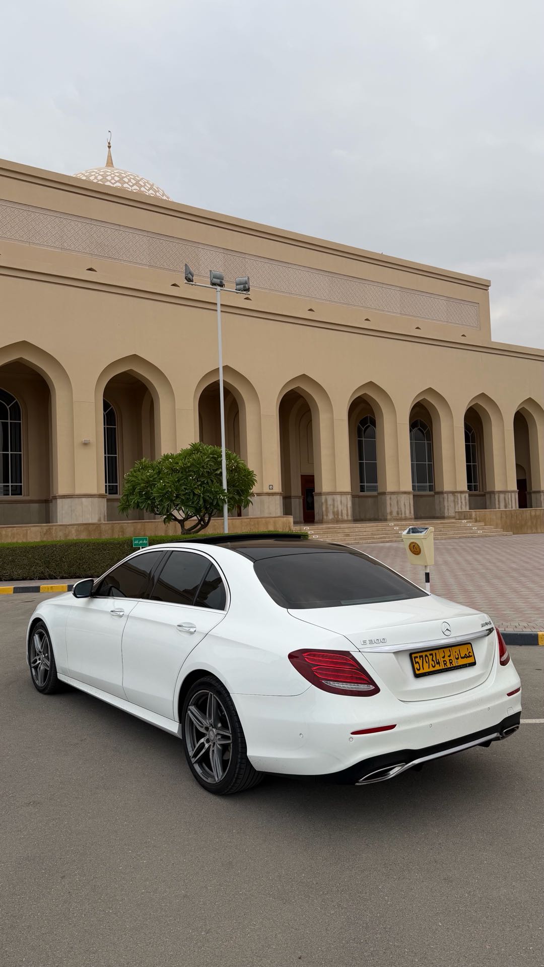 Car Image 2017 MERCEDES E Class 300