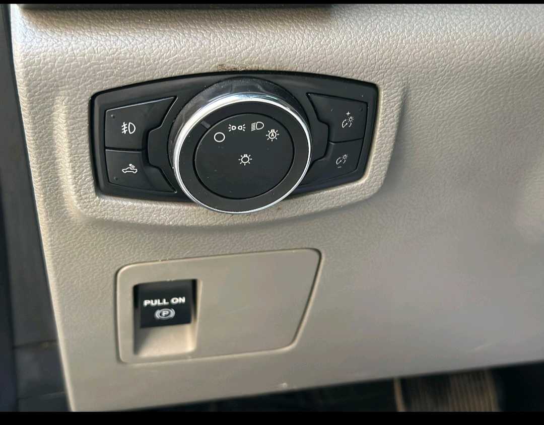 Car Image 2018 FORD F-150 XLT