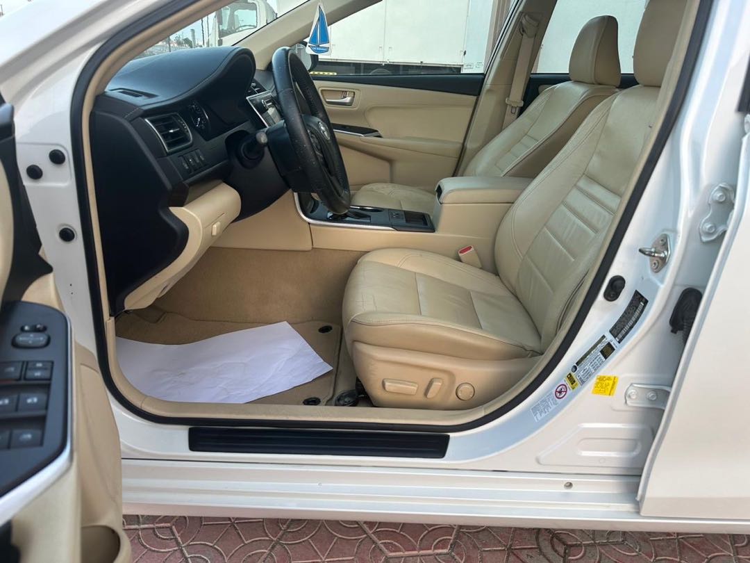 Car Image 2015 TOYOTA CAMRY XLE