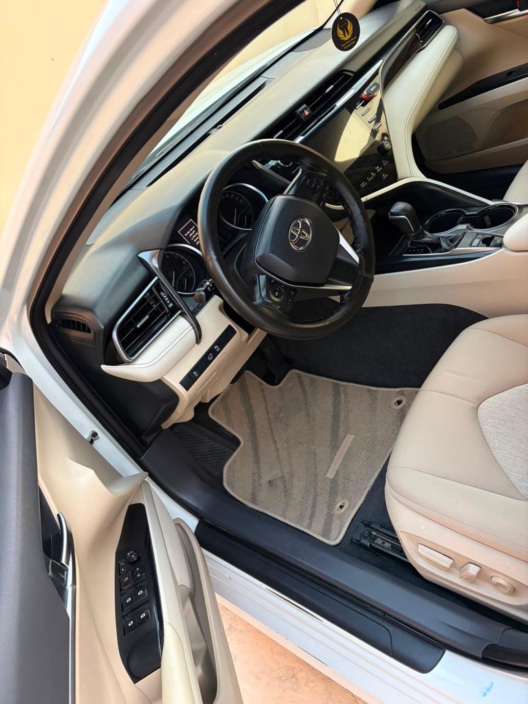 Car Image 2019 TOYOTA CAMRY GLE