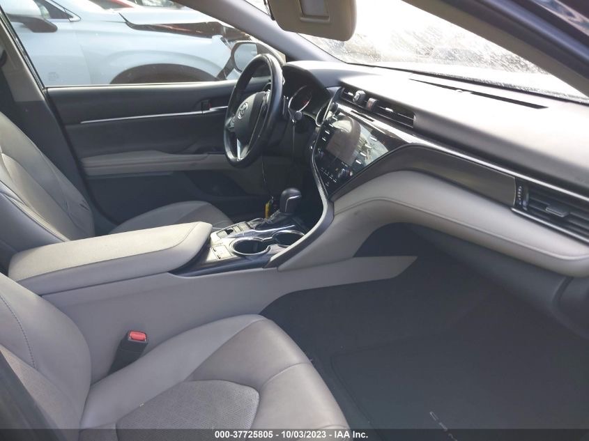 Car Image 2019 TOYOTA CAMRY XSE