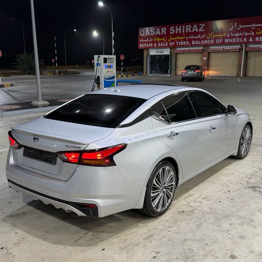 Car Image 2019 NISSAN ALTIMA Platinum 