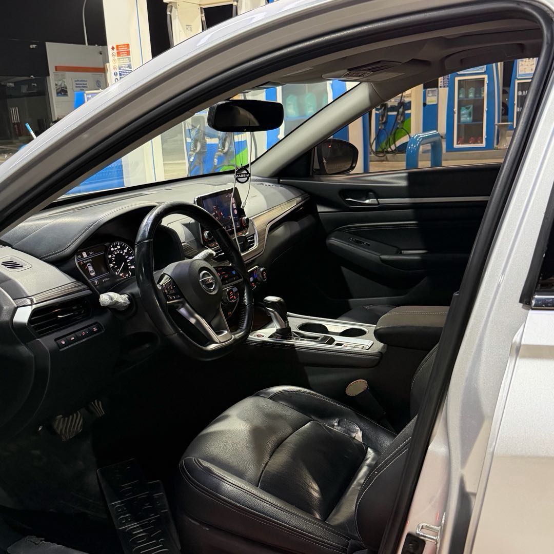 Car Image 2019 NISSAN ALTIMA Platinum 
