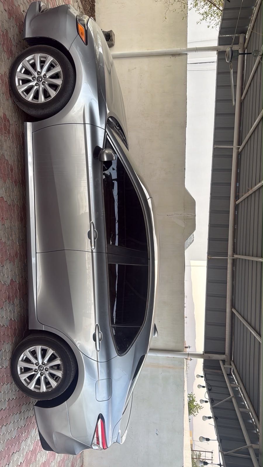 Car Image 2019 TOYOTA CAMRY LE
