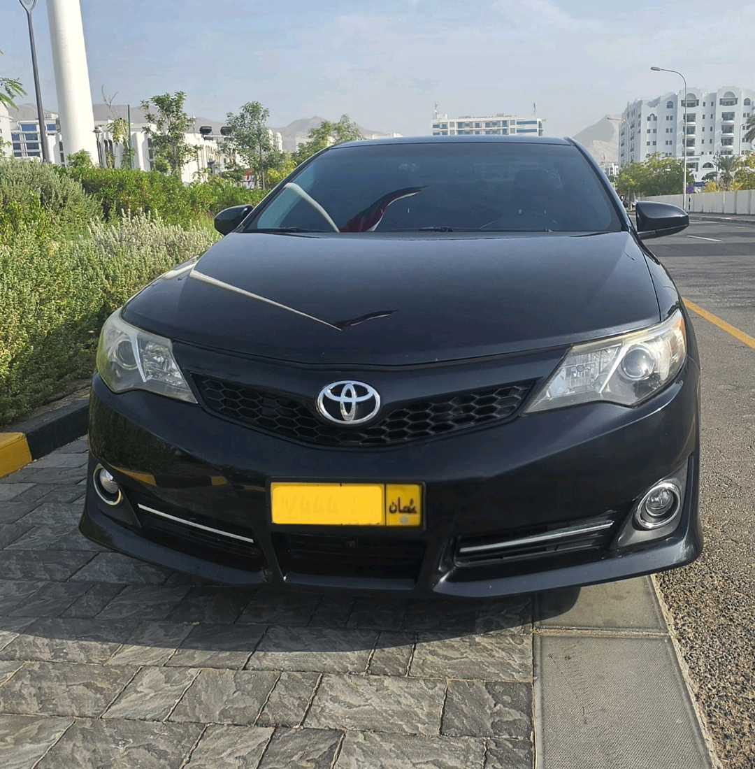 Car Image 2014 TOYOTA CAMRY SE