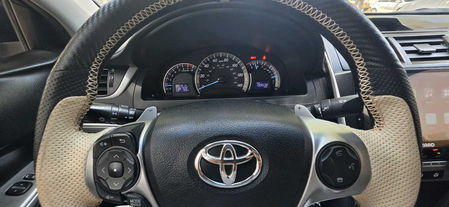 Car Image 2014 TOYOTA CAMRY SE