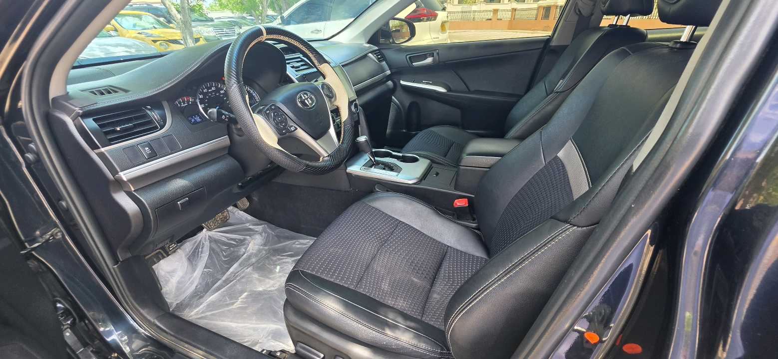 Car Image 2014 TOYOTA CAMRY SE