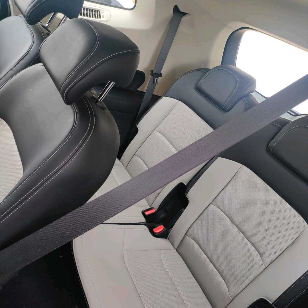 GEELY OKAVANGO 2023