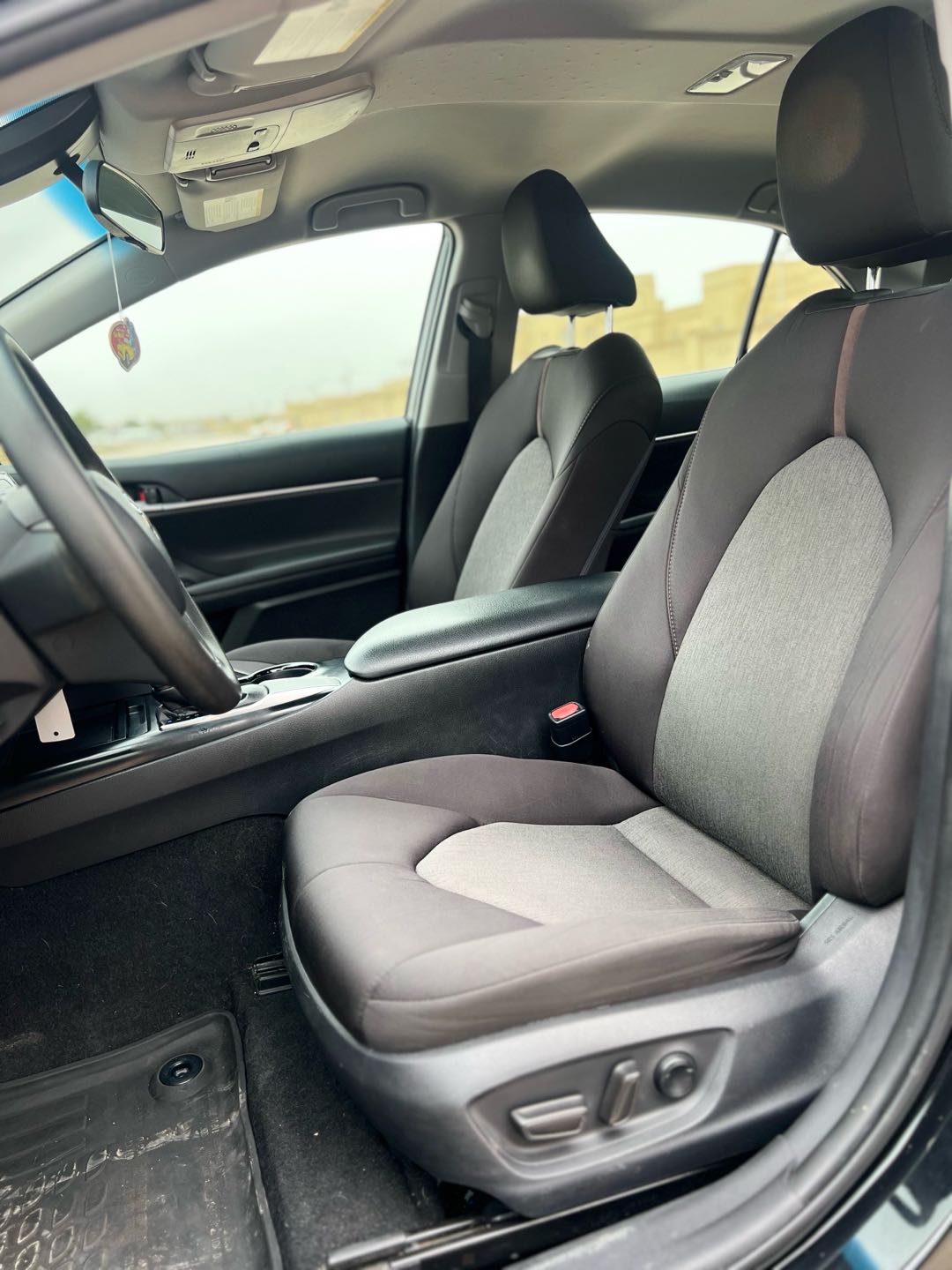 Car Image 2018 TOYOTA CAMRY LE