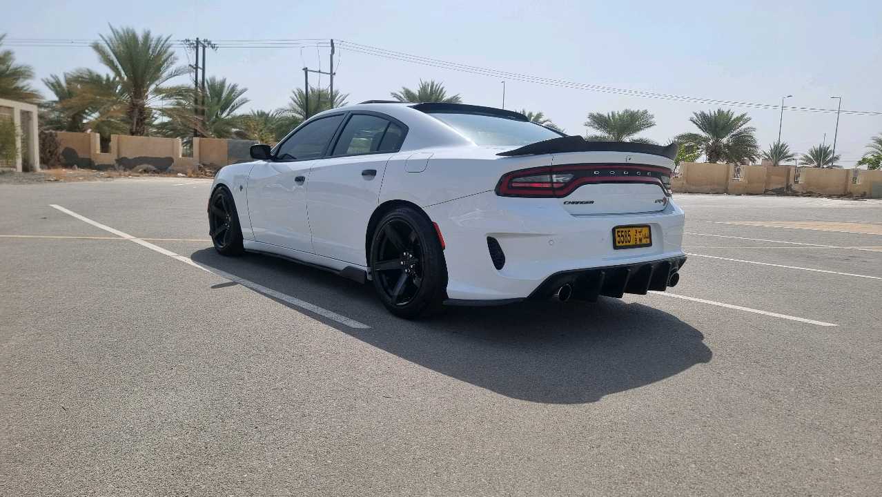 Car Image 2019 DODGE CHARGER SXT