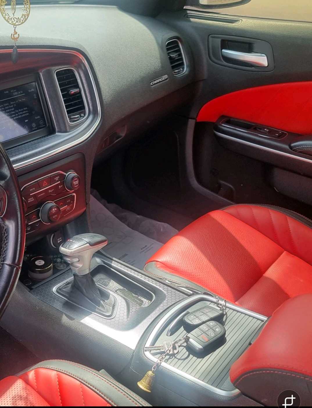 Car Image 2019 DODGE CHARGER SXT