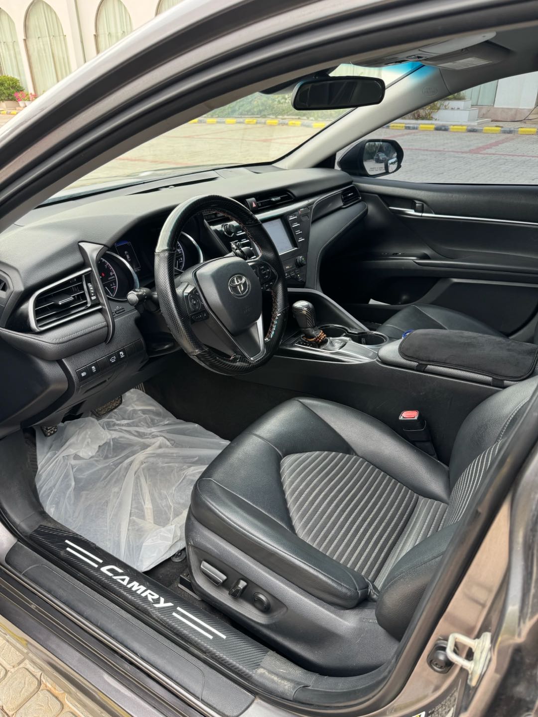Car Image 2019 TOYOTA CAMRY SE