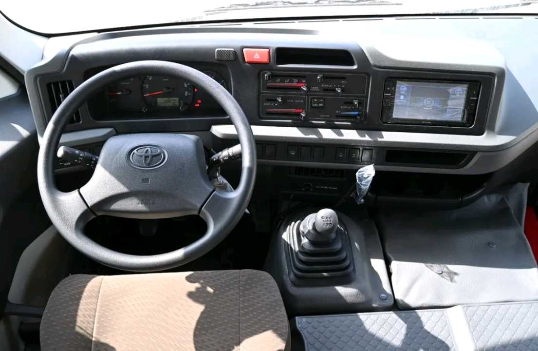 Car Image 2025 TOYOTA COASTER 