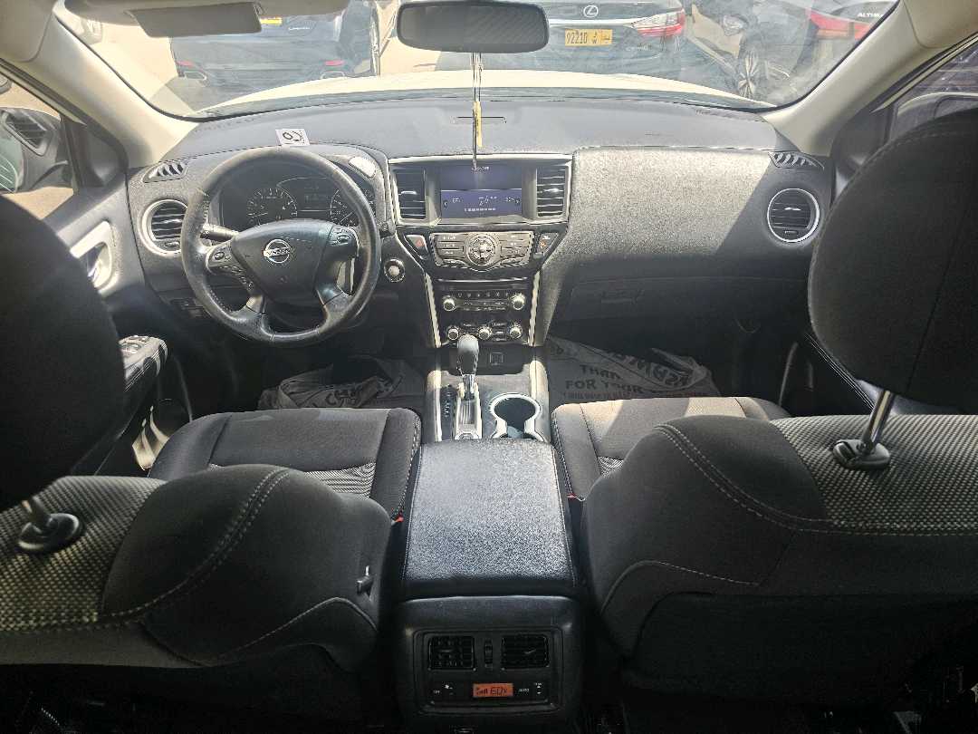 Car Image 2018 NISSAN PATHFINDER SV