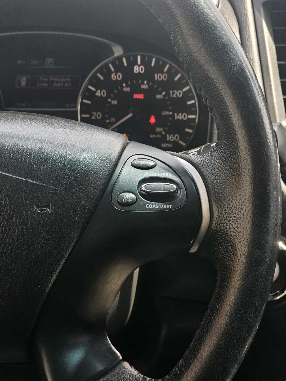 Car Image 2018 NISSAN PATHFINDER SV