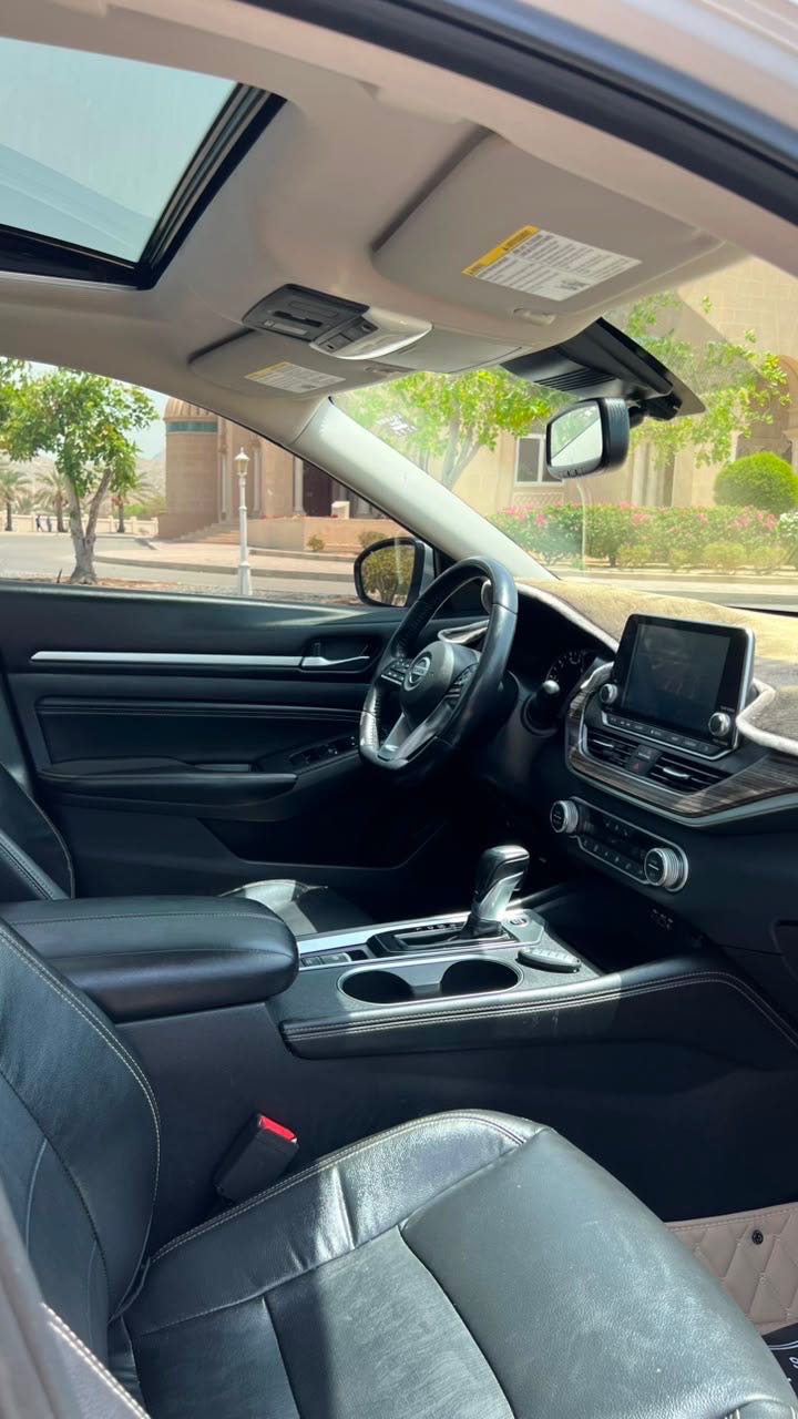 Car Image 2019 NISSAN ALTIMA SL