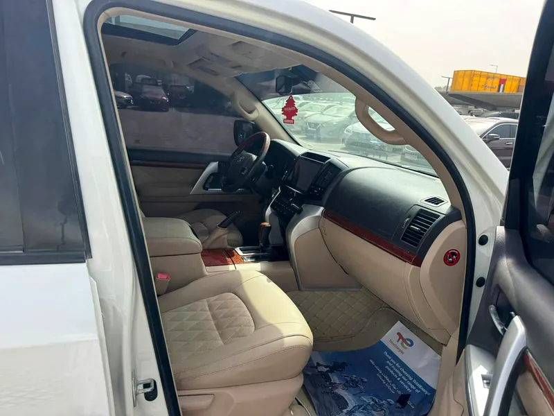 Car Image 2013 TOYOTA LAND CRUISER GX.R