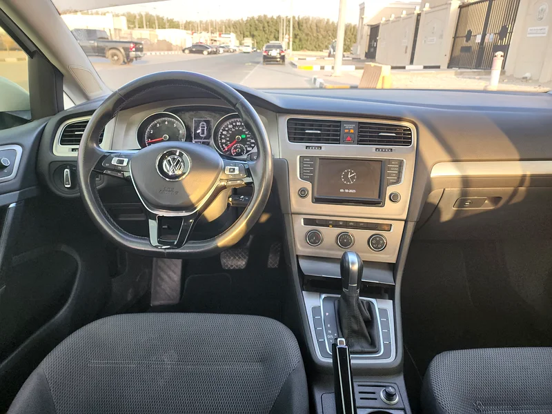 Car Image 2016 VOLKSWAGEN GOLF GTI