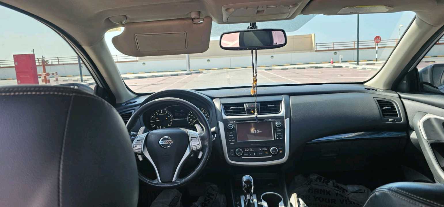 Car Image 2017 NISSAN ALTIMA SR