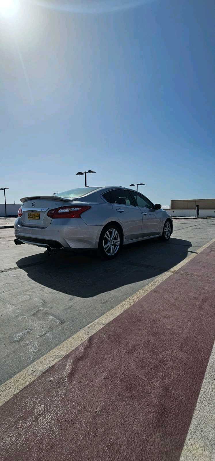 Car Image 2017 NISSAN ALTIMA SR