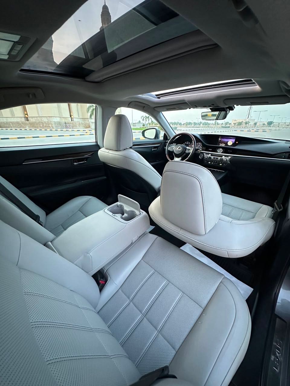 Car Image 2017 LEXUS ES 350