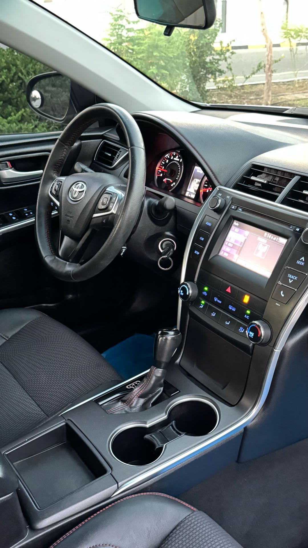 Car Image 2017 TOYOTA CAMRY SE
