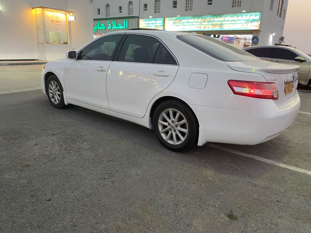 Car Image 2011 TOYOTA CAMRY XLE