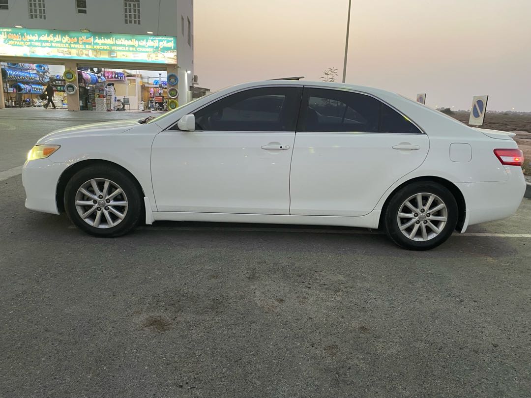 Car Image 2011 TOYOTA CAMRY XLE