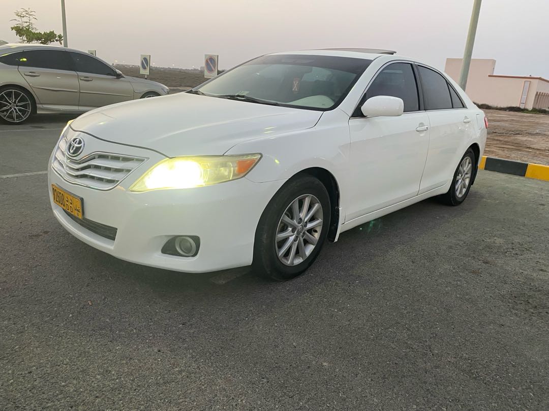 Car Image 2011 TOYOTA CAMRY XLE