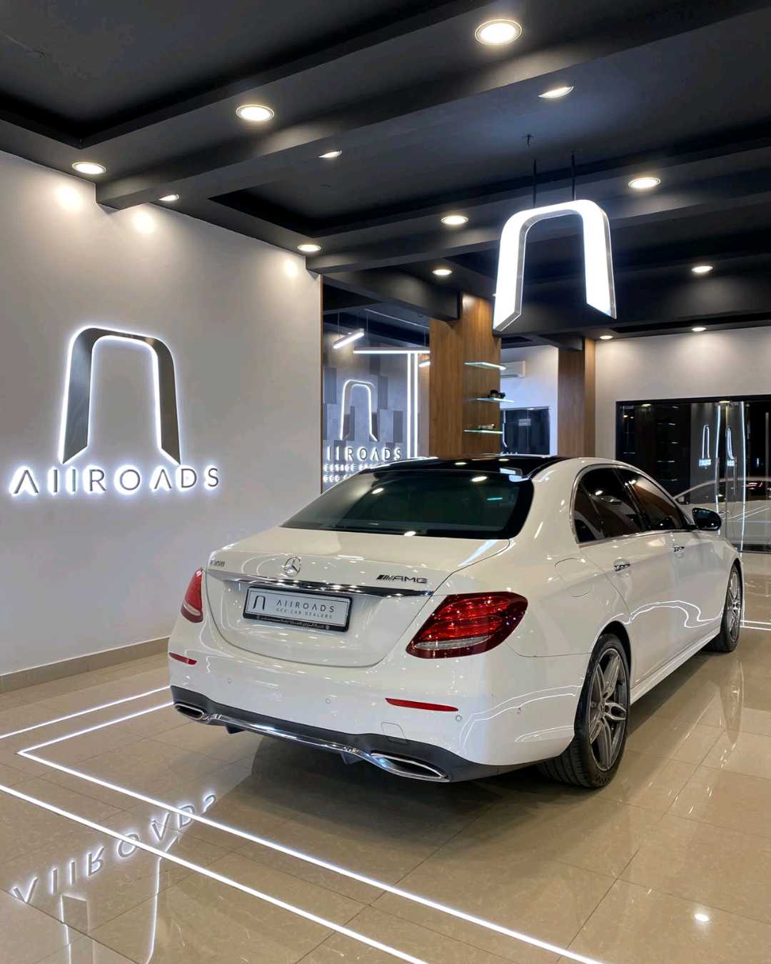 Car Image 2019 MERCEDES E Class 350