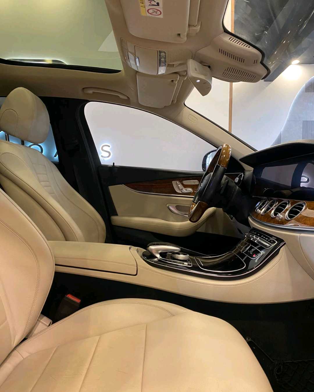 Car Image 2019 MERCEDES E Class 350