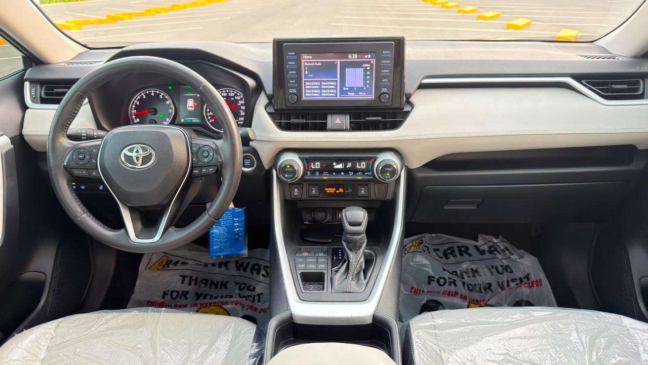 Car Image 2020 TOYOTA RAV4 XLE